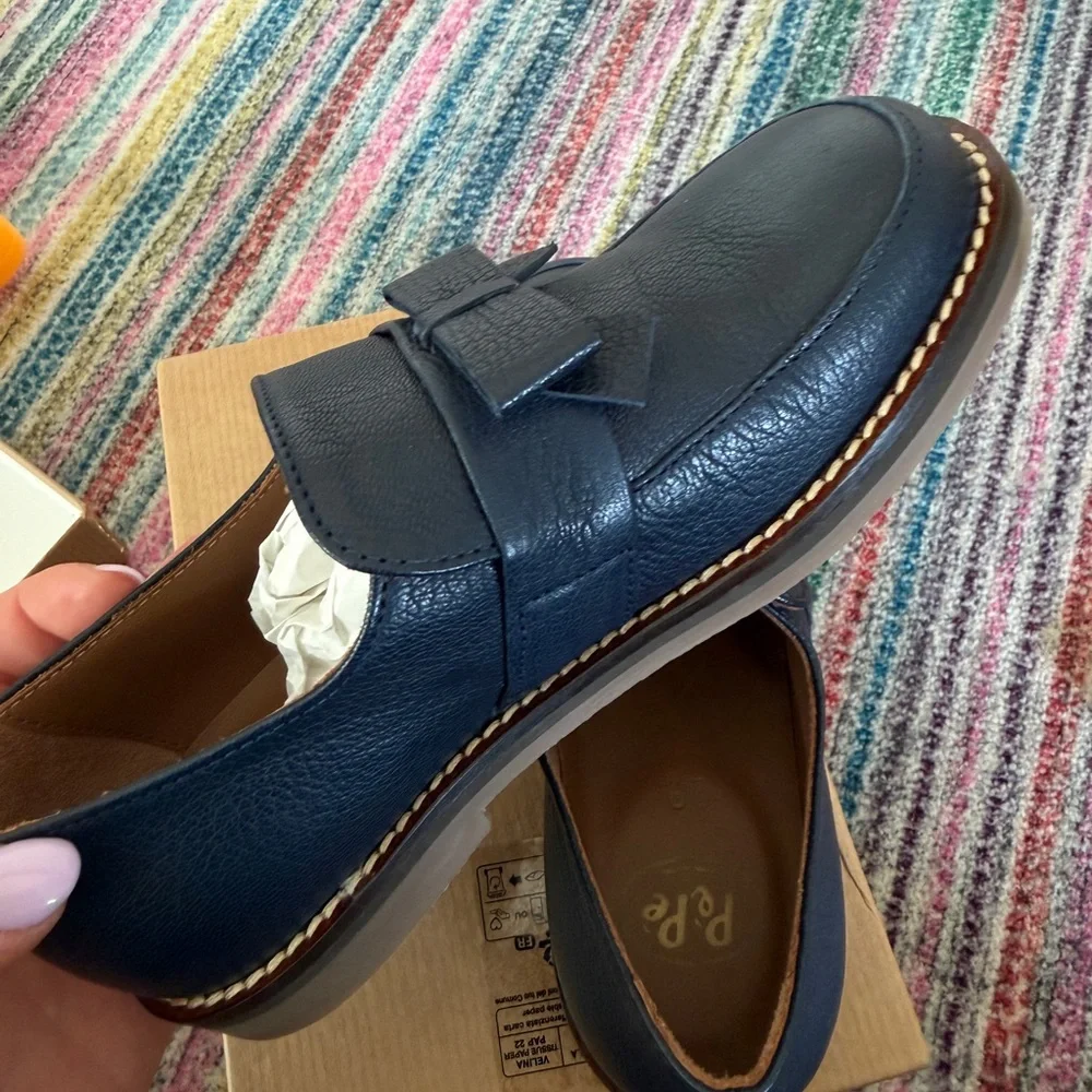 Pebbled navy leather girls loafers. Never worn. Made in Italy (brand name Pepe)